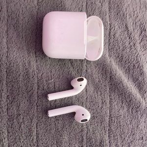 White 2nd generation Apple AirPods.